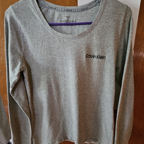 Calvin Klein Gray Long Sleeve Top - Picture 1 of 3